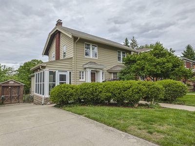121 Hartweg Ave