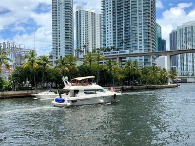 185 SW 7th St APT 3704