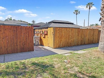1109-1111 Grand Ave