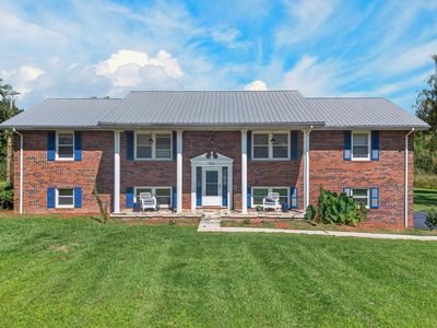 819 Redwood Dr