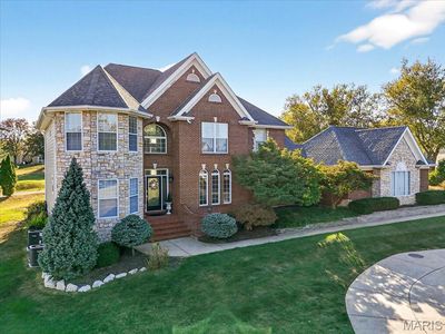 121 Roehampton Ln
