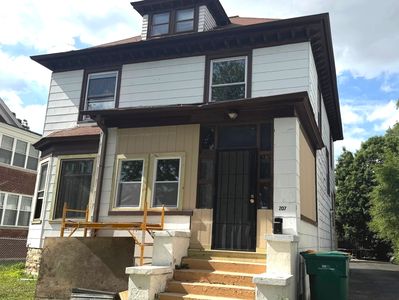 207 2nd Ave