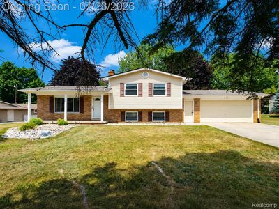 6534 Meadowwood Ln