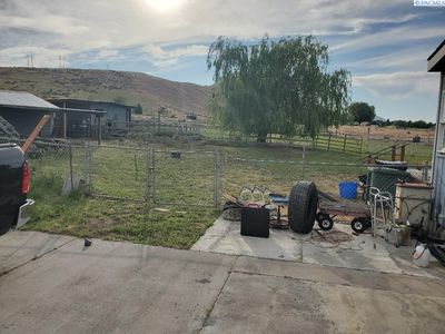 43808 E Mountain Pl