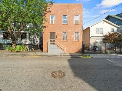 30 Grace St