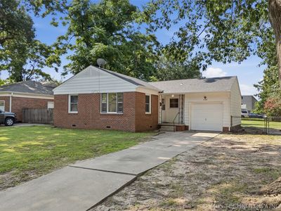 1126 E 49th Pl