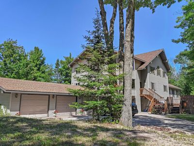 5451 Lakeshore Dr