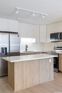 2651 Kuilei St APT B84