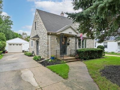 2823 S 85th STREET