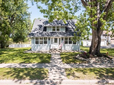 305 8th Ave E