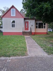 303 W 8th St