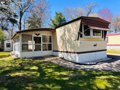 11 Lamplighter Ln