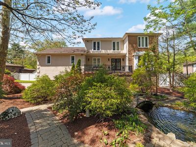 11 N Woodleigh Dr