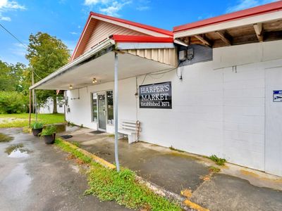 1183 Main St