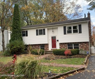 Property at 28 W Fallbrook Ave, Dallas, PA
