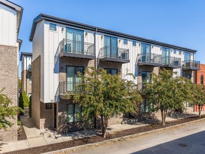 205 W 16th St