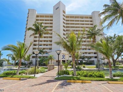 7500 Estero Blvd APT 102