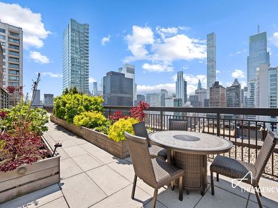 300 E 59th St #2801/2802