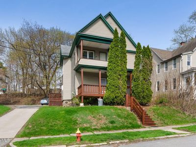 8 McCleary Avenue