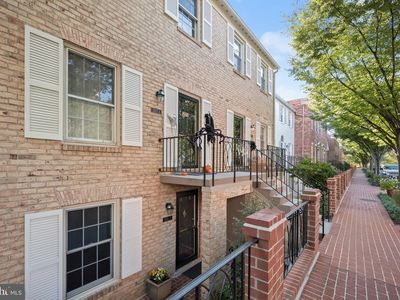 3285 Sutton Pl NW APT C