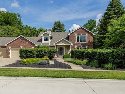 Property at 13921 Hawthorn Dr, Clive, IA