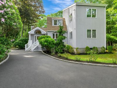 2 Strathmore Ct