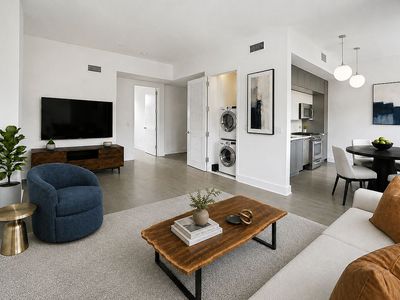416 W 52nd St APT 520