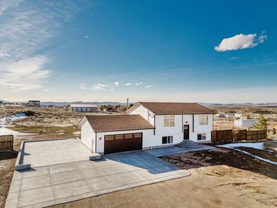 697 Clover Dr