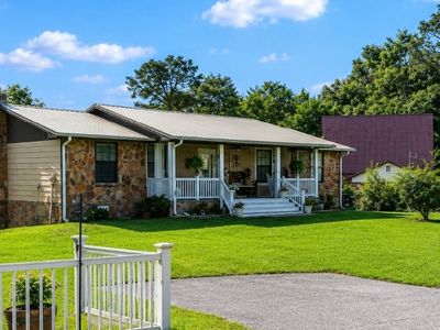 233 SE Jonathan Way