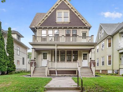2951 N Farwell AVENUE #2953