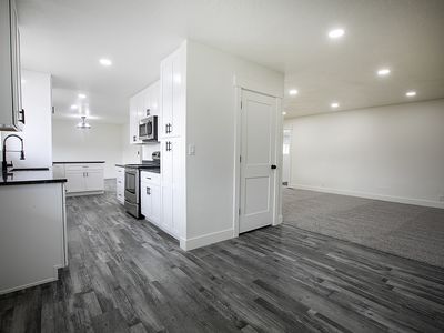 36 W Marquette Dr