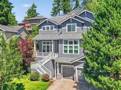 2235 Crestview Dr
