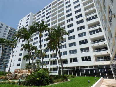 5005 Collins Ave APT 202