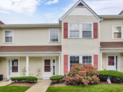 Property at 4 Stratford Green UNIT 4, Farmingdale, NY