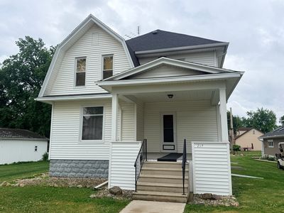 217 W Chestnut St