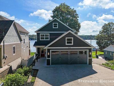 8558 Brower Lake Dr NE