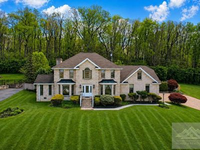6 Fairlane Dr