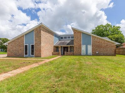 2120 Waverly Cir