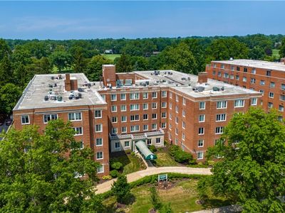 19425 Van Aken Blvd APT 302