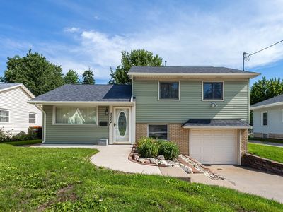 3224 W Locust St