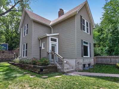 412 Winona St E