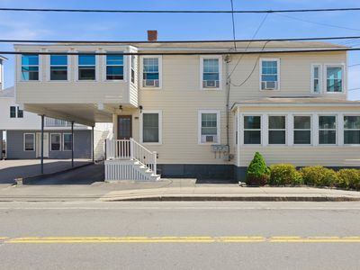 75 E Grand Avenue