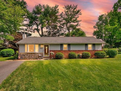 110 W Lynbrook Pl