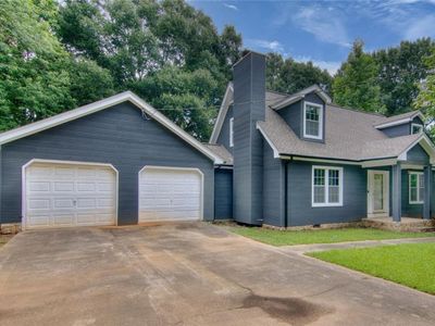 18 Regal Way NW