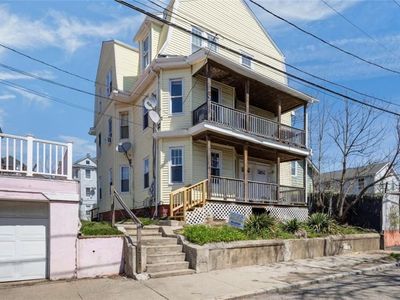 16 Maplehurst Ave