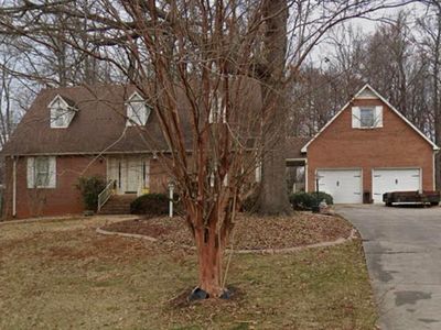 208 Eastwood Dr