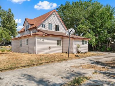 1105 W Grand Ronde Ave