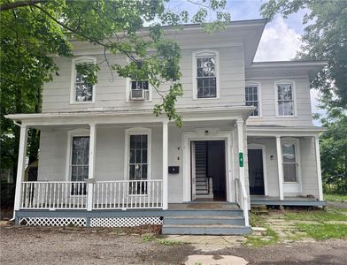8 W Washington St