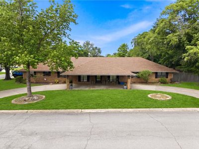 1613 S Colonial Cir