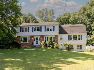 27 Round Hill Drive